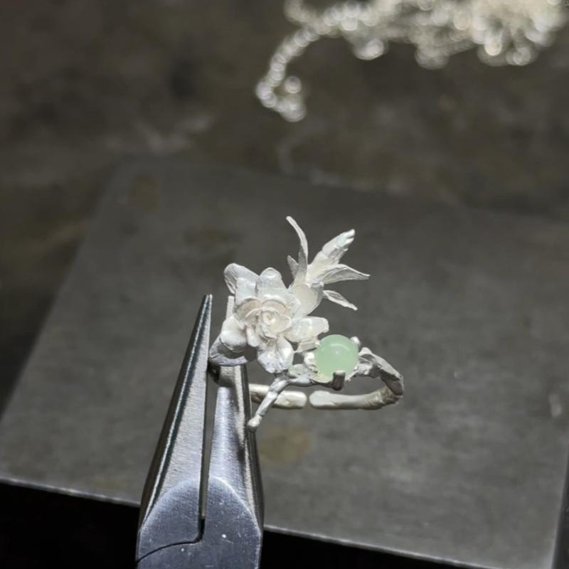 "INFJ Gardenia" Impression Design: Adjustable Opening with Whitewashing Process