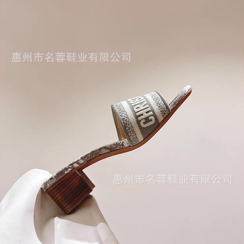 회색(두꺼운 굽) 올바른 글자
