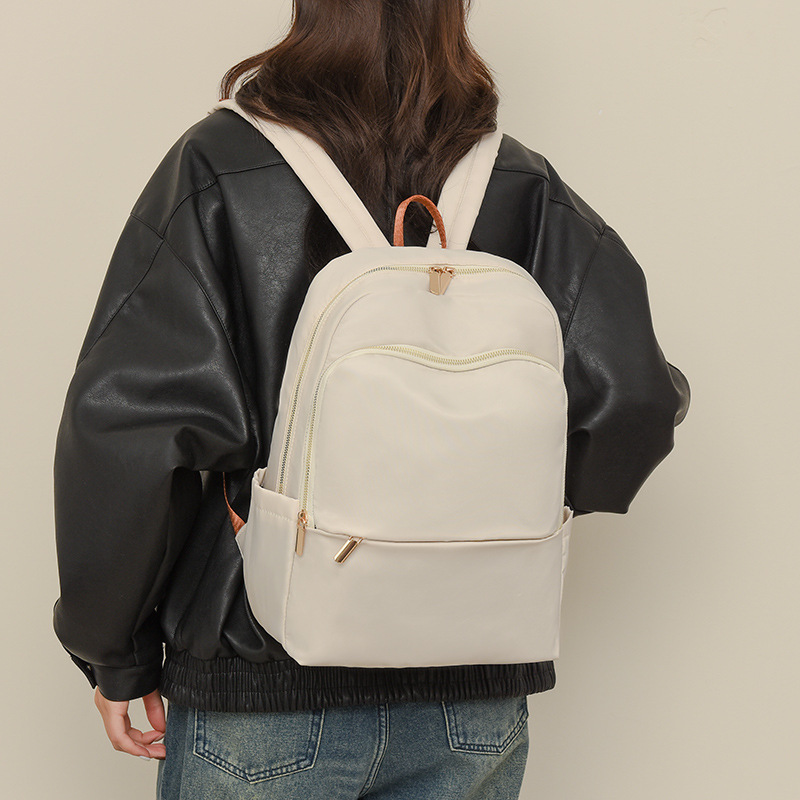 Fábrica al por mayor 2024 nueva mochila casual de color sólido para mujer, mochila para computadora de gran capacidad ligera para desplazamientos urbanos