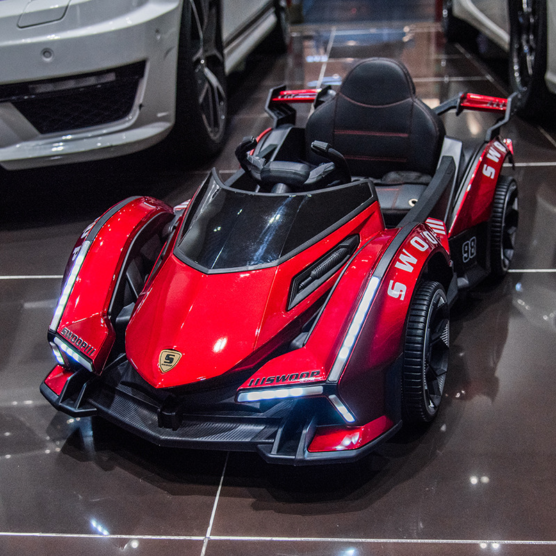 Coche deportivo eléctrico para niños Coche de control remoto de cuatro ruedas para niños Coche de juguete para bebés puede sentarse Cochecito recargable para niños y niñas