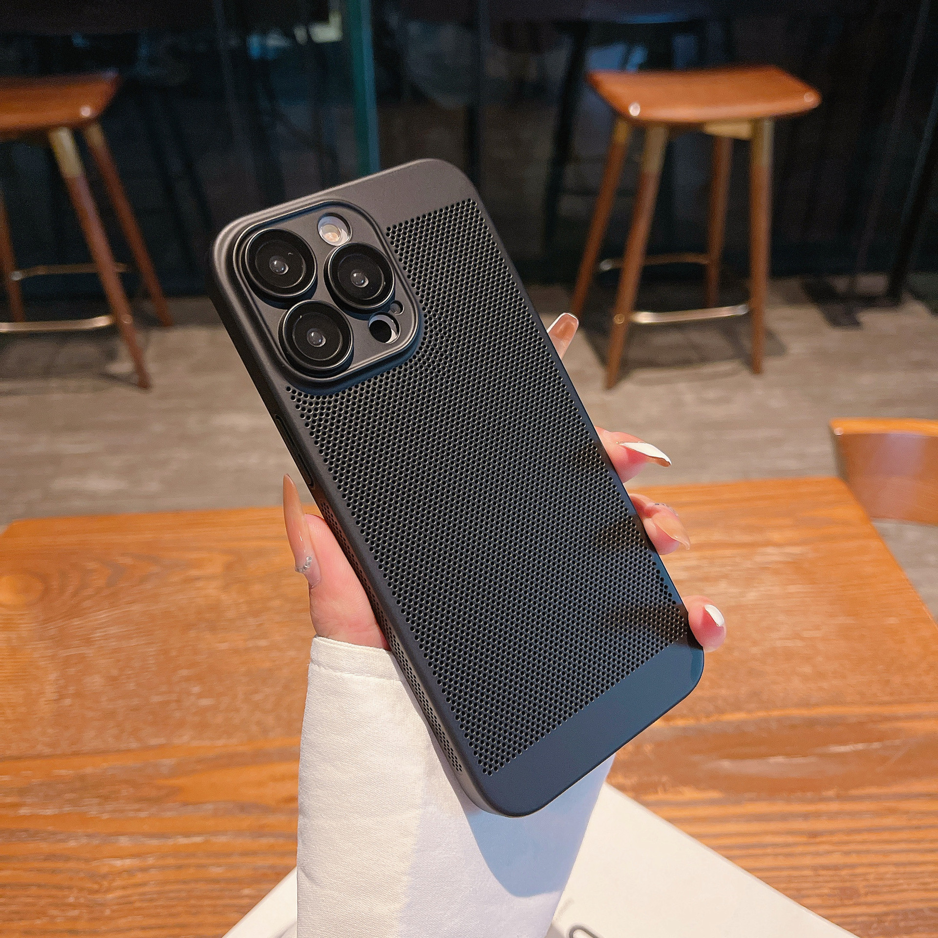 Adecuado para el verano iPhone15 enfriamiento transpirable teléfono móvil caso de malla Apple 13promax lente película cubierta PC