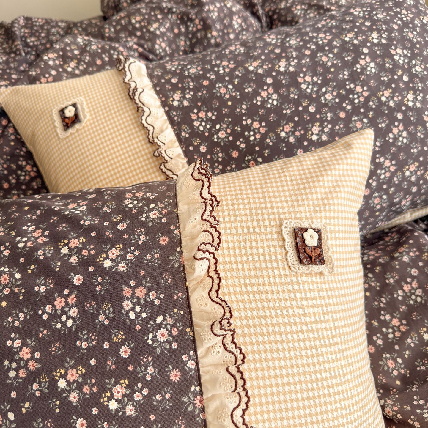 Set di biancheria da letto in puro stile principessa francese, composto da quattro pezzi con piccolo motivo floreale, copripiumino in cotone, lenzuolo, gonna da letto,_voghion.com