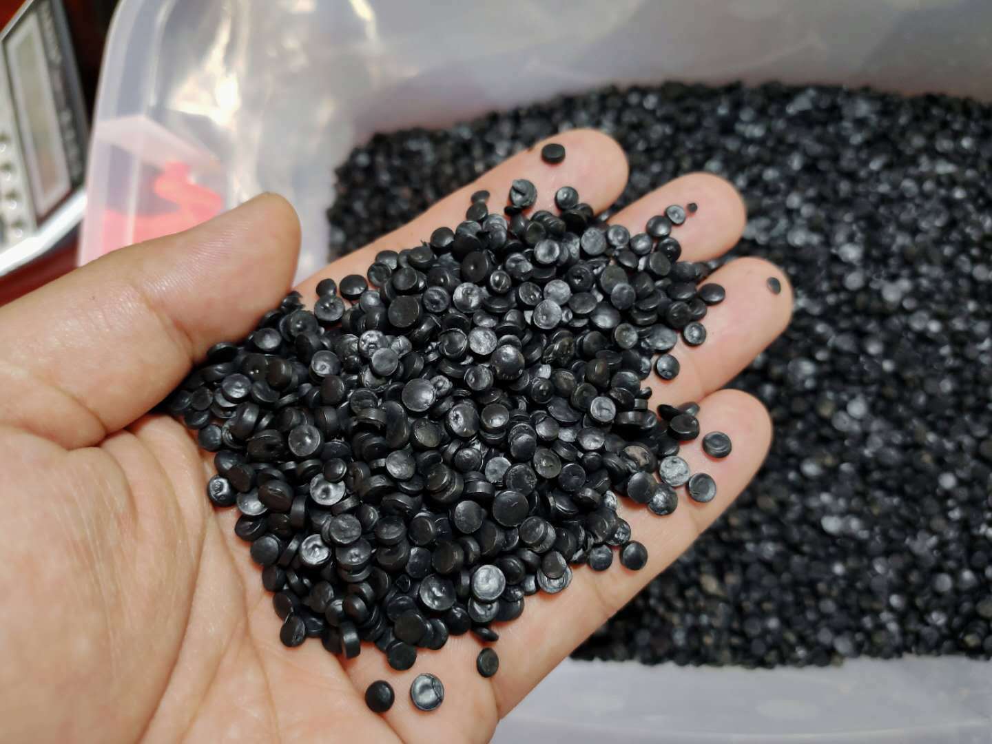 南京hdpe再生颗粒  hdpe管道塑料颗粒 黑色hdpe 再生hdpe的价格