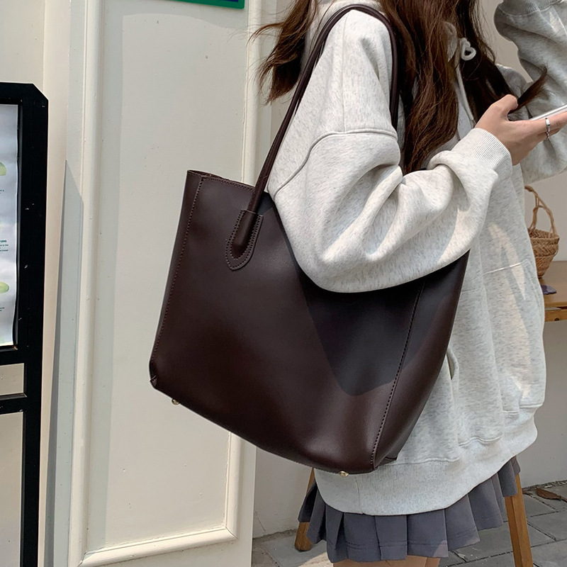 Women's Large Pu Leather Solid Color Classic Style Magnetic Buckle tote Crystalized Bag display picture 2