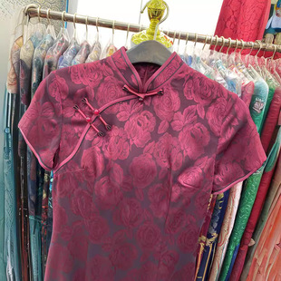 [Entity Explosions] Cationic Two-color Jacquard Satin Happy Mother-in-law Cheongsam Daily Slim Fit Age-reducing Wedding Mother Clothes