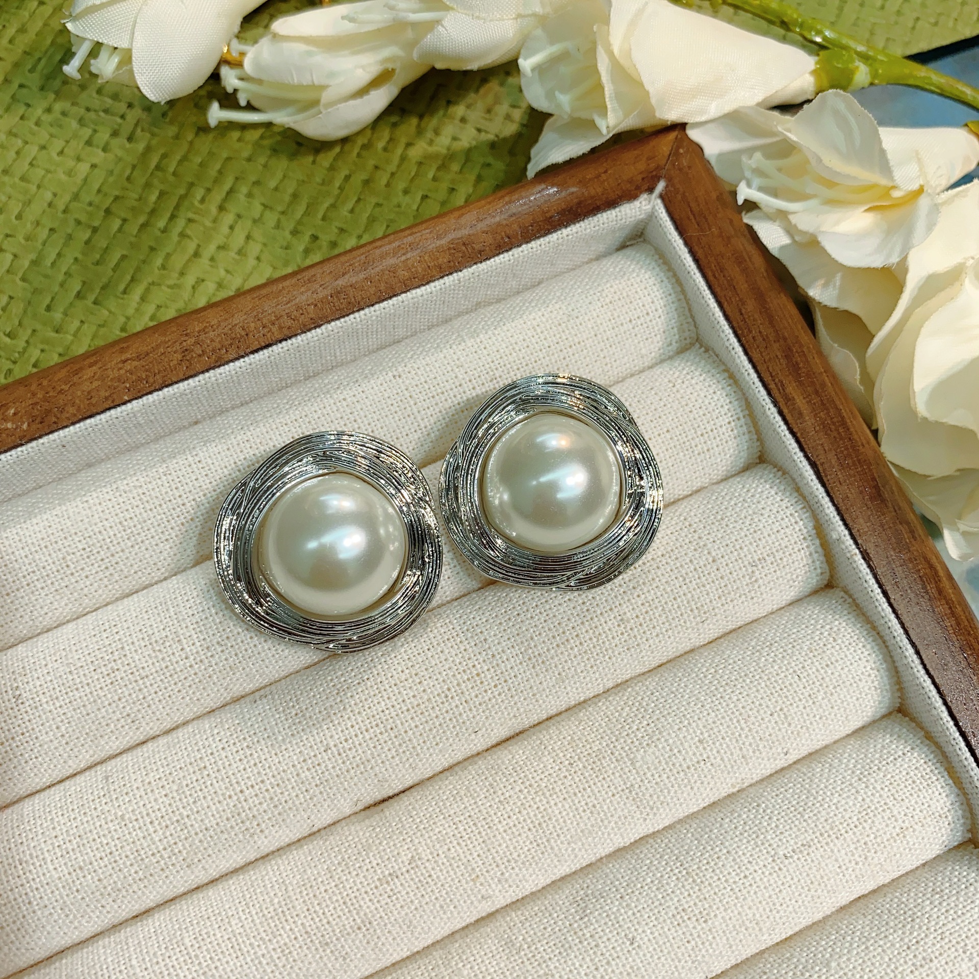 Round Pattern 1 Pair Retro Round Imitation Pearl Inlay Pearl Women's Earrings
