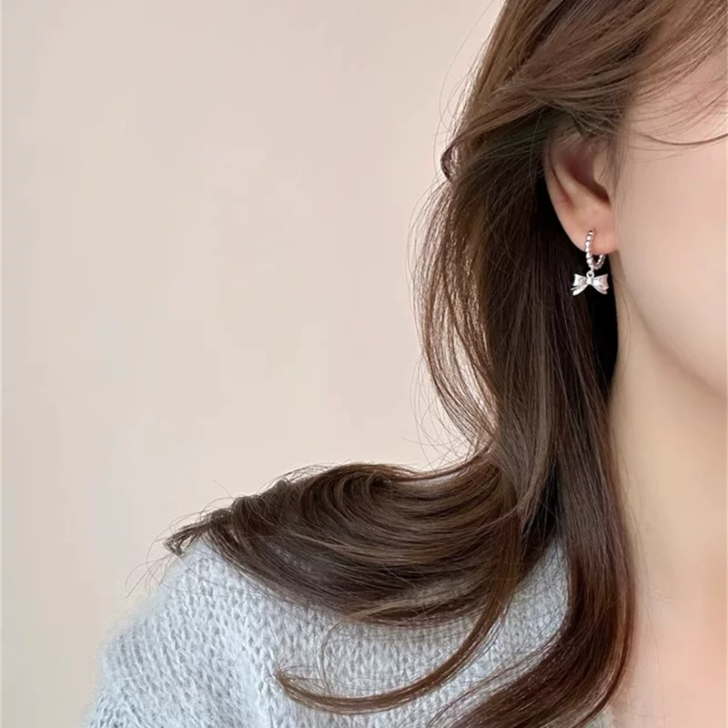 Three dimensional small design earrings with bow, 925 sample silver, light luxury style, high-quality style