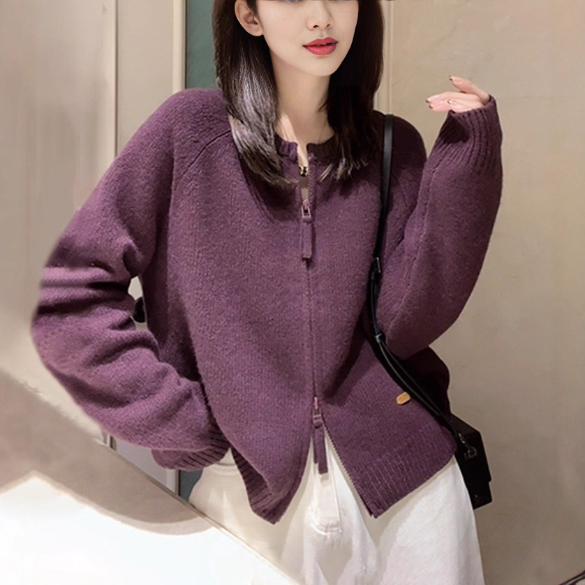 Solid color long-sleeve with zipper