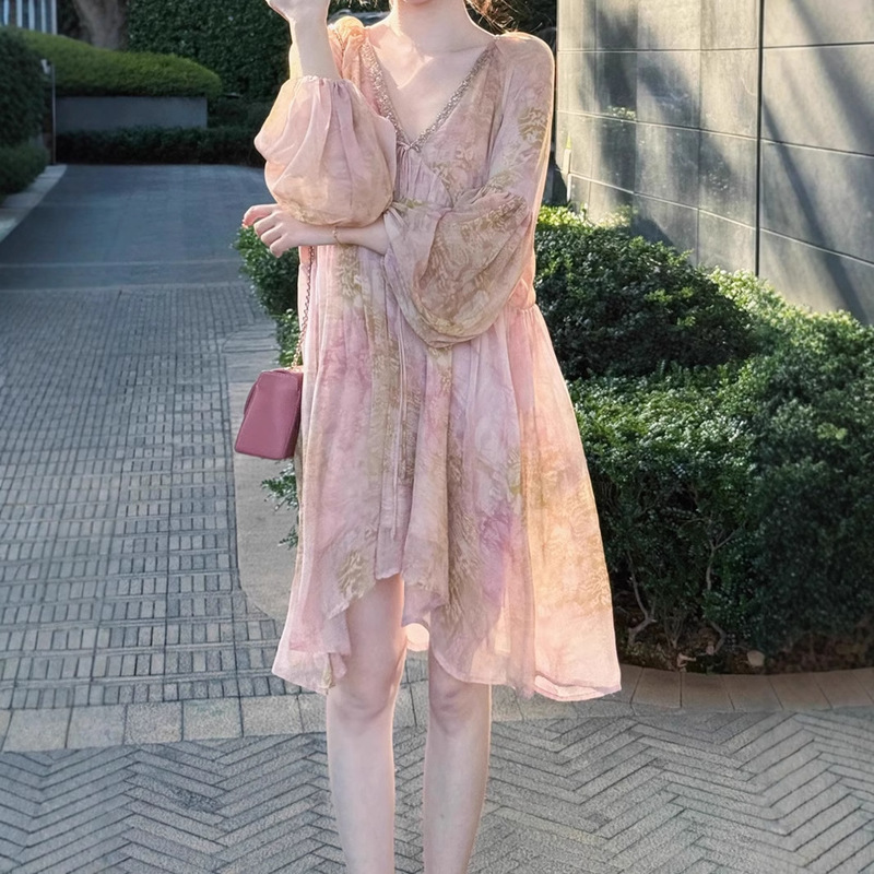 Summer new fairy herself is reserved and expensive, ancient and early atmosphere, heavy industry nail beads, white and gentle girl holiday dress