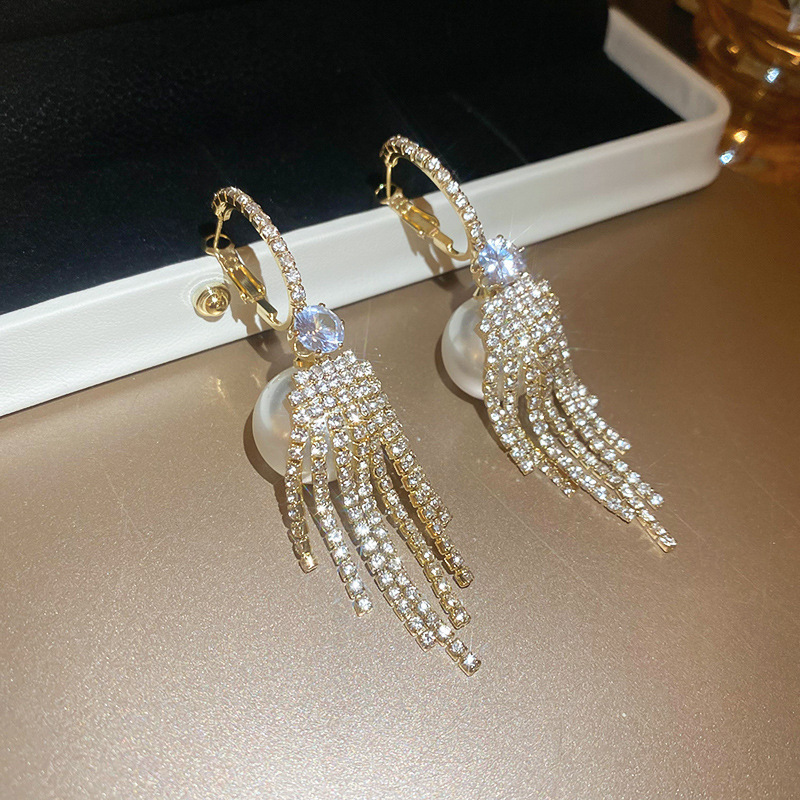 Pendientes de amor de perlas de lujo ligero con aguja de plata Pendientes de sentido de alta gama de temperamento de nicho Pendientes de estilo de palacio de todo fósforo de moda al por mayor