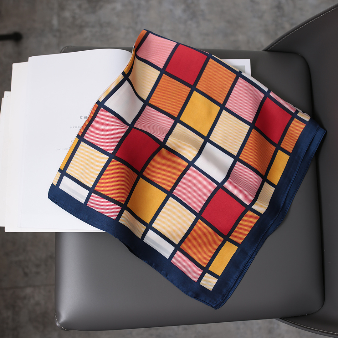 Decorative Small Square Scarf With Geometric Four Seasons Pattern_voghion.com