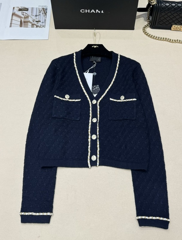 CH Homeのハイバージョン25の新しいラウンドネックカーディガンは、首元にゴールドのチェーンが装飾されており、女性を賢く補正する短いデザインです。|undefined