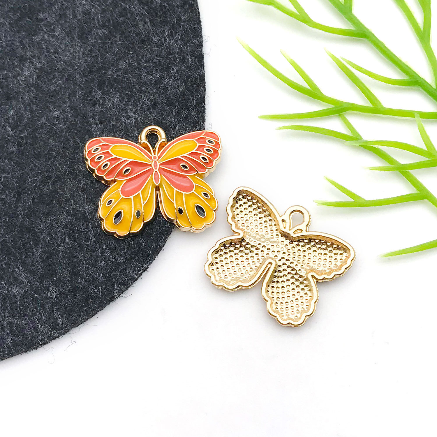 19025-滴油黄色花蝴蝶18x22mm-2.1g