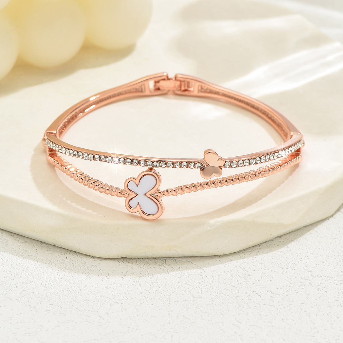 Brazalete de cuatro hojas de doble anillo de diamante de alto nivel coreano brazalete de aleación de moda universal brazalete de lujo ligero