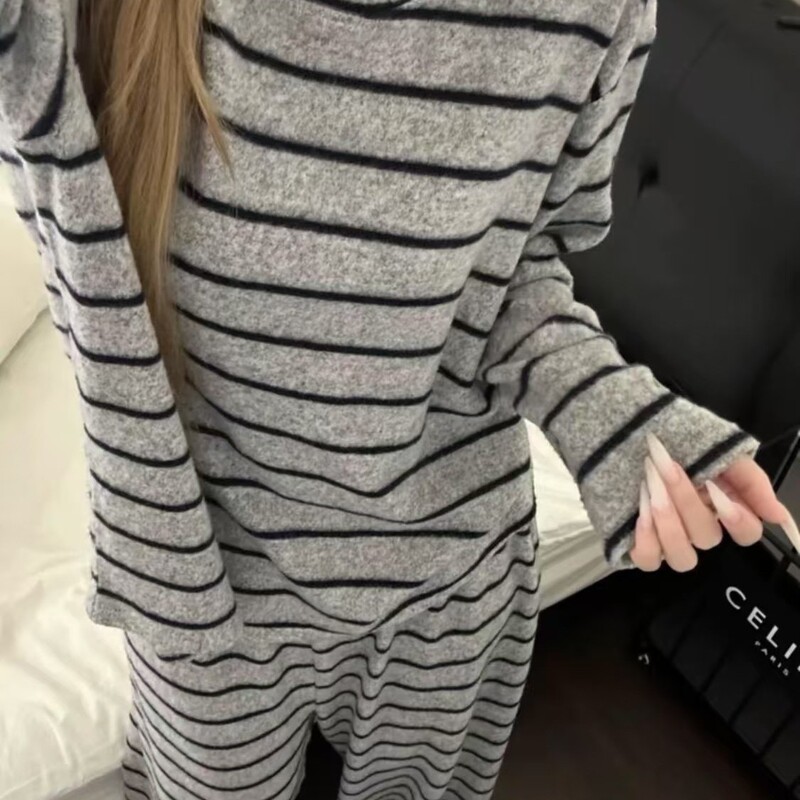 Trendy Women's Pajamas for Autumn and Winter, German Velvet, Round Neck, Gray Round Neck, Striped Long Sleeves, Korean Style Sweet Loungewear Set