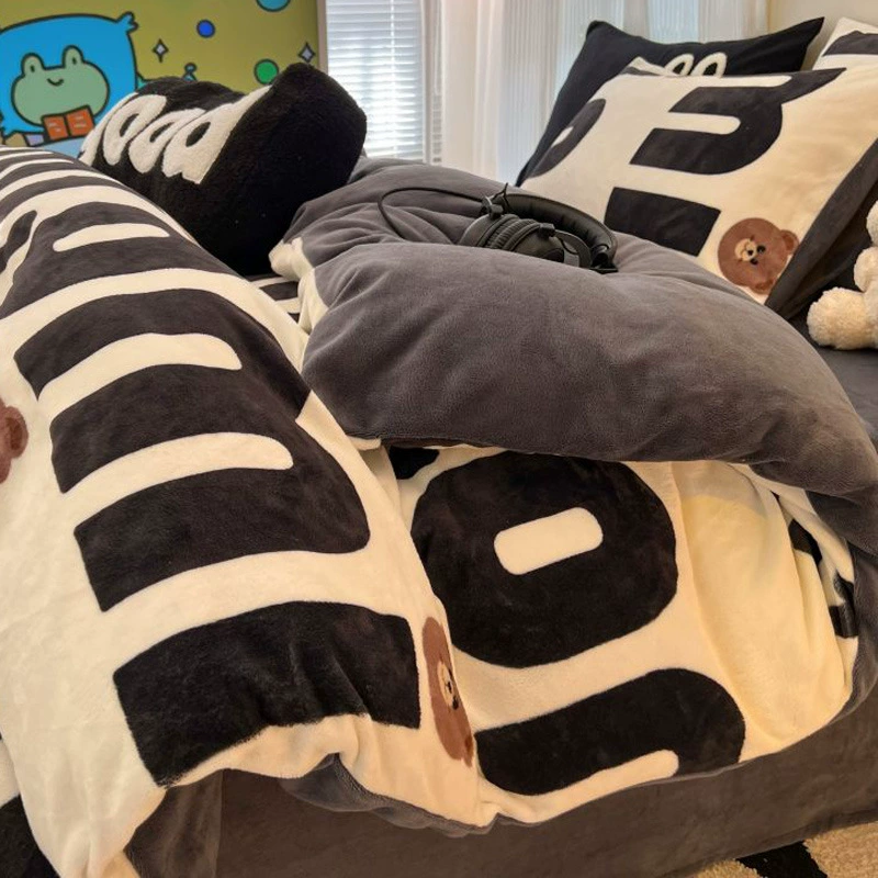 Зимний утолщенный комплект из четырех предметов из молочного вельвета, новинка 2025 года, двусторонний флис, коралловый флис, пододеяльник, простыня, комплект из трех предметов