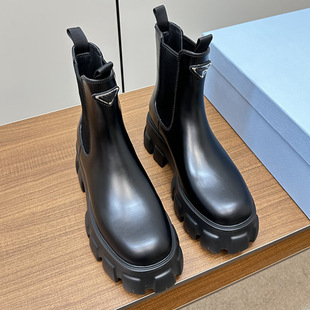����ͬ�����ǘ��Р���ѥ��ɫţƤ�ɸ��X݆���ɾo��һ�_�Ŷ�ѥ��Ů