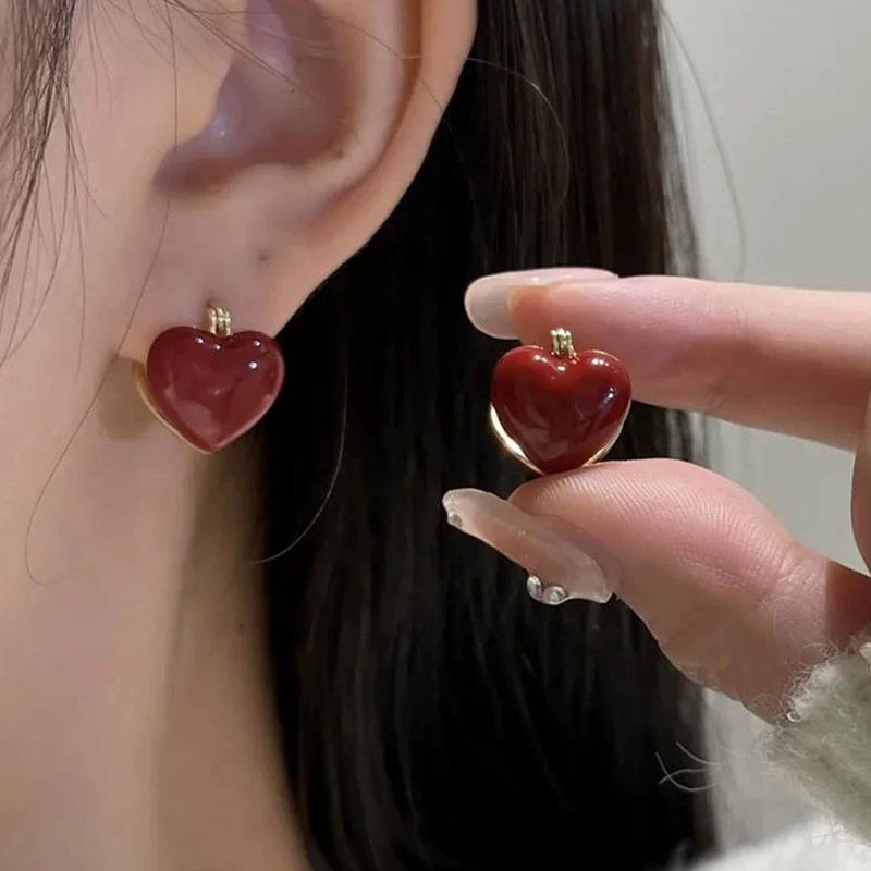 Серебряная игла, демисезонные маленькие дизайнерские праздничные серьги, 2025 год, тренд сезона