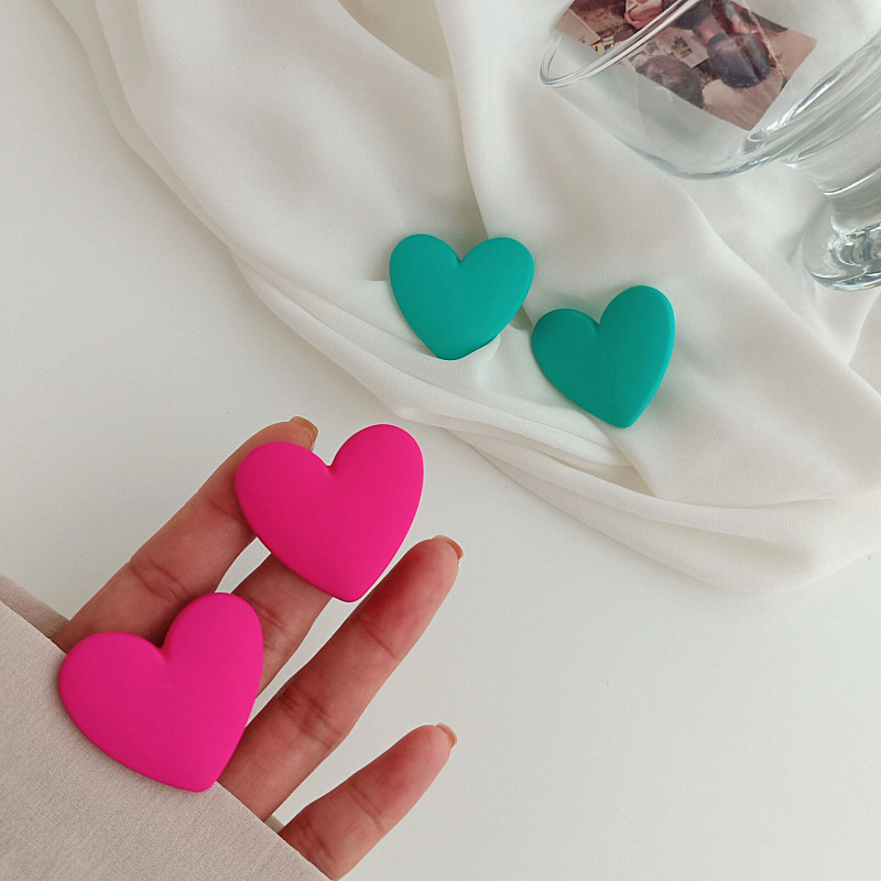 Cute Heart Shape Arylic Ear Studs