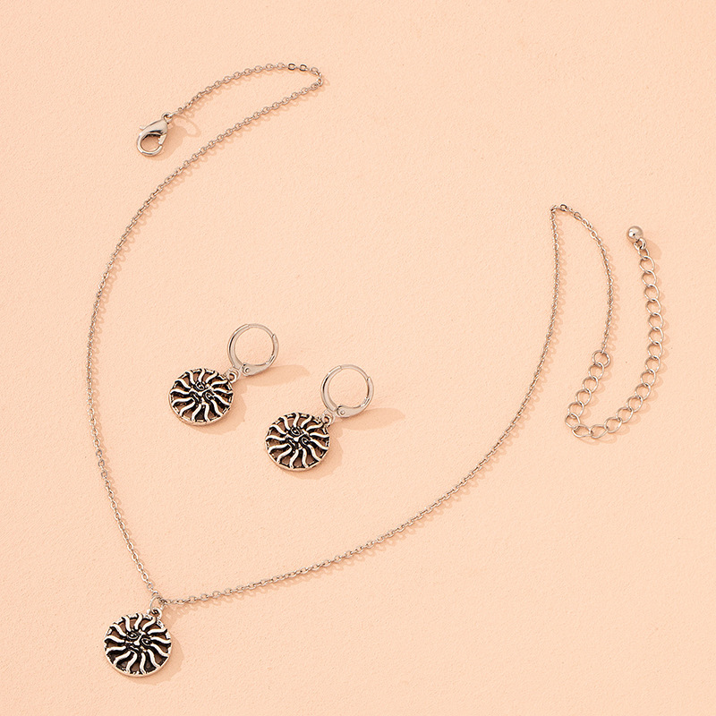 2021 Nuevos Pendientes De Moda Conjunto Retro Girasol Punk Moderno Anillo De Oreja Collar Ins Accesorios display picture 2