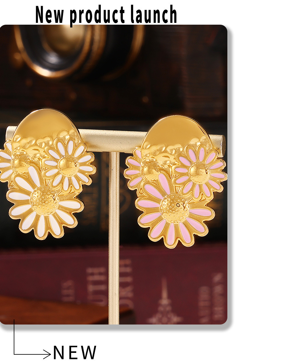 Boucles d'oreilles chrysanthème de style INS européen et américain Boucles d'oreilles goutte à goutte d'huile de marguerite en acier au titane Boucles d'oreilles rétro de tempérament pour femmes_voghion.com