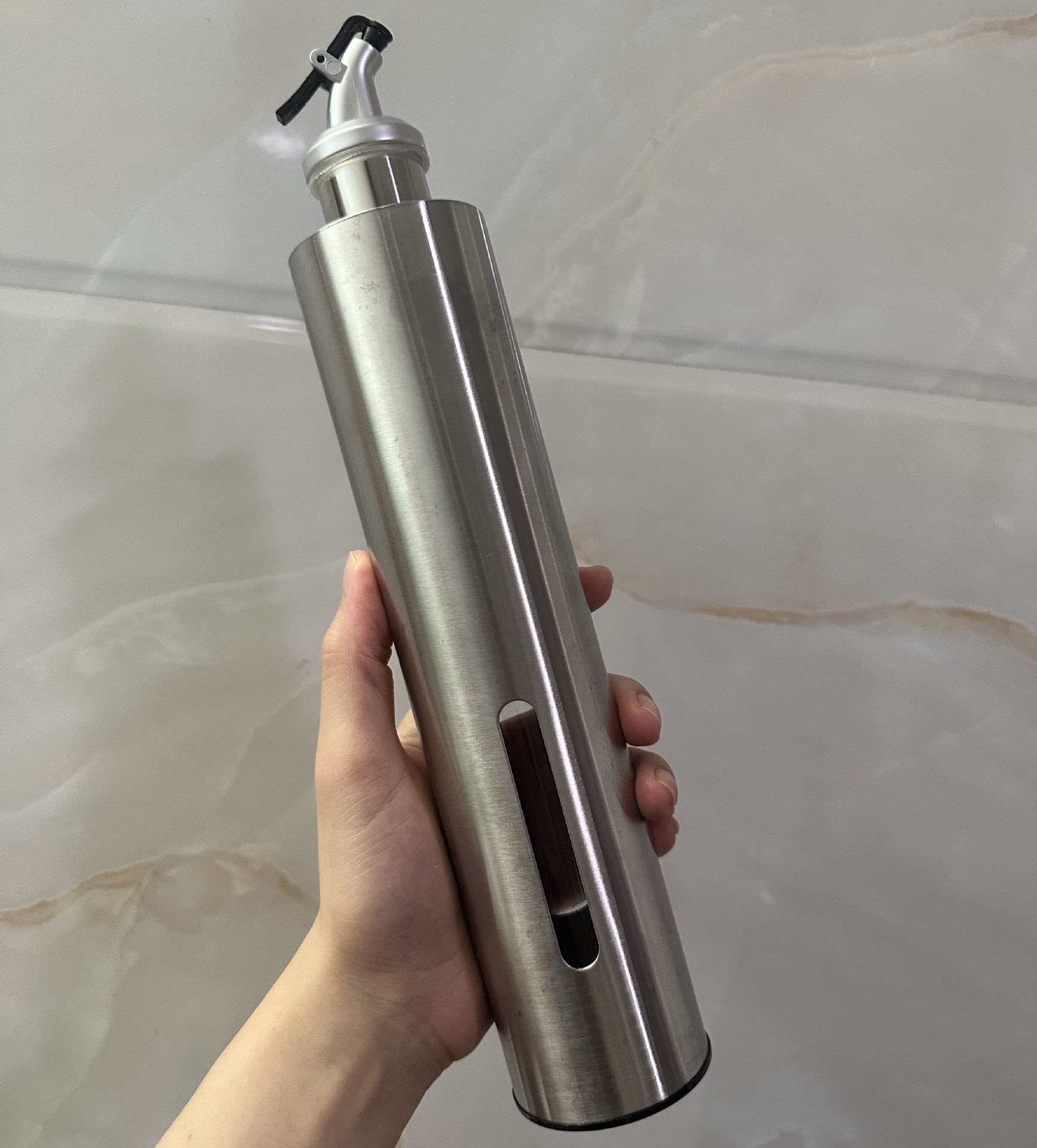 Stainless steel oil bottle spice bottle visual oil control bottle oil control jar kitchen spice bottle light soy sauce barbecue vinegar gold-plated