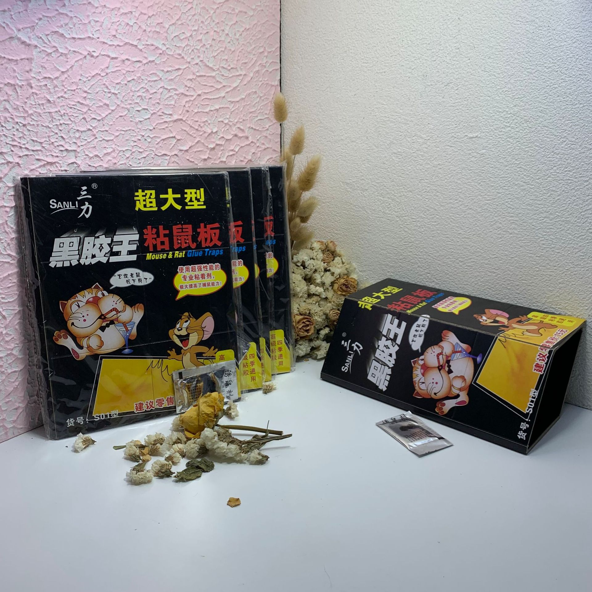 Manufacturer's direct supply of Sanli Black Glue King strong adhesive mouse board, foldable and thickened, containing attractant mouse paste Black Glue King