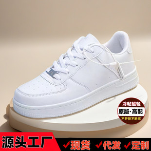 ��Ůͬ����H����С��Ь�r�����e��Ь������ճ�\�ӵ͎ͺ��s�ٴ�Ь