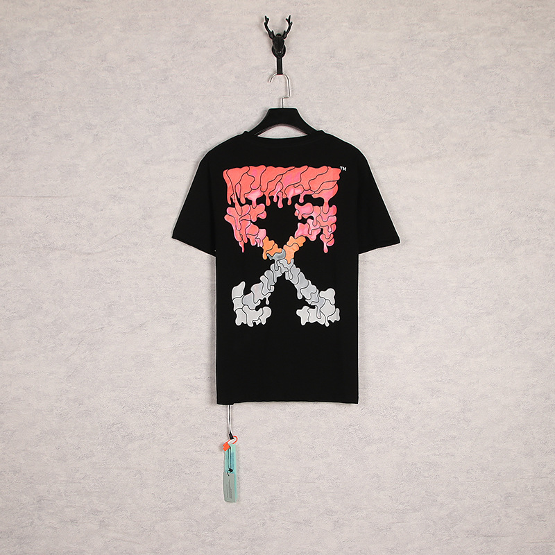 [Código Europeo] de flecha de gradiente clásico disuelto línea de advertencia de graffiti ow marca de moda pareja religiosa Camiseta de manga corta