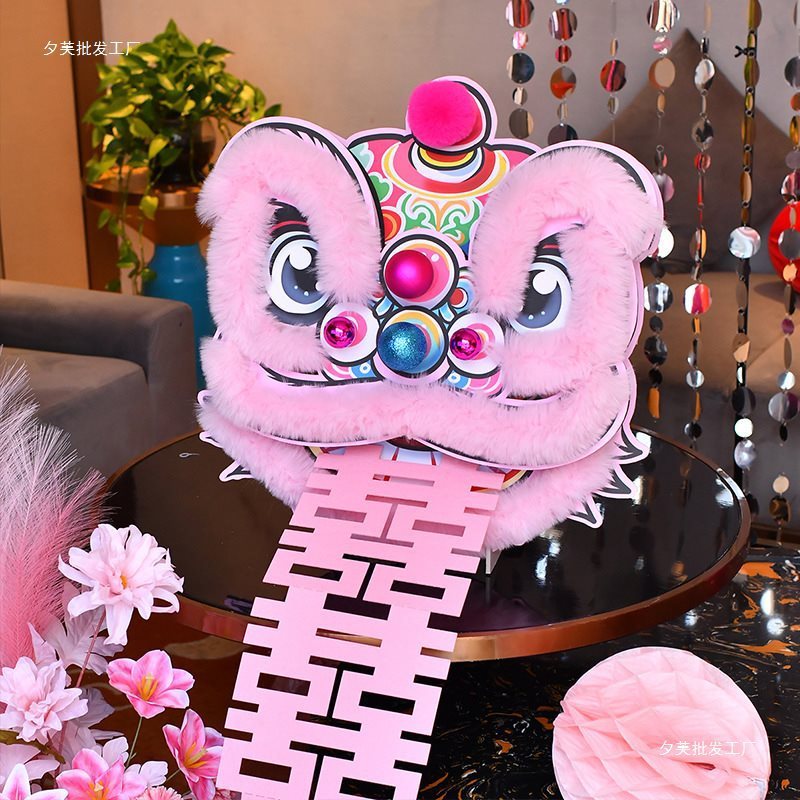 婚房布置2025新款婚礼单狮子头拍照传统订婚晨袍装饰道具醒狮摆件|undefined