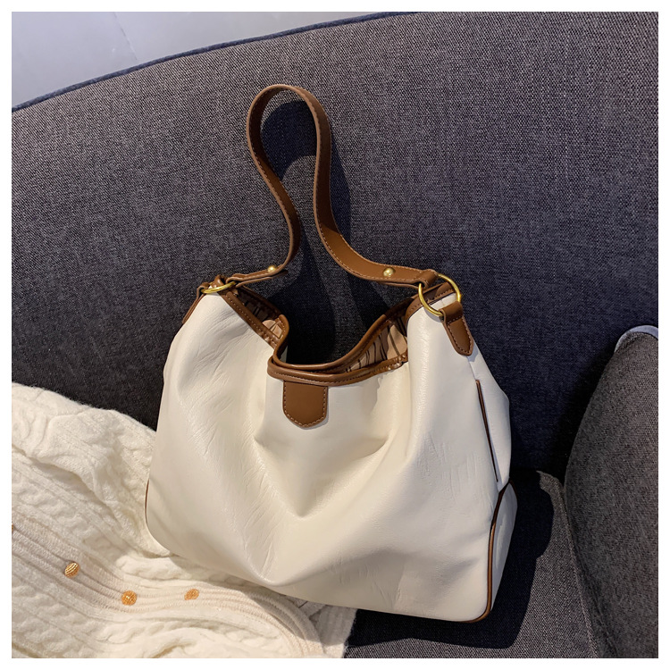 Large Capacity Bag Women's Bag 2021 New Fashion All-match Large Shoulder Bag Soft Leather Feeling Leisure Bucket Bag display picture 7