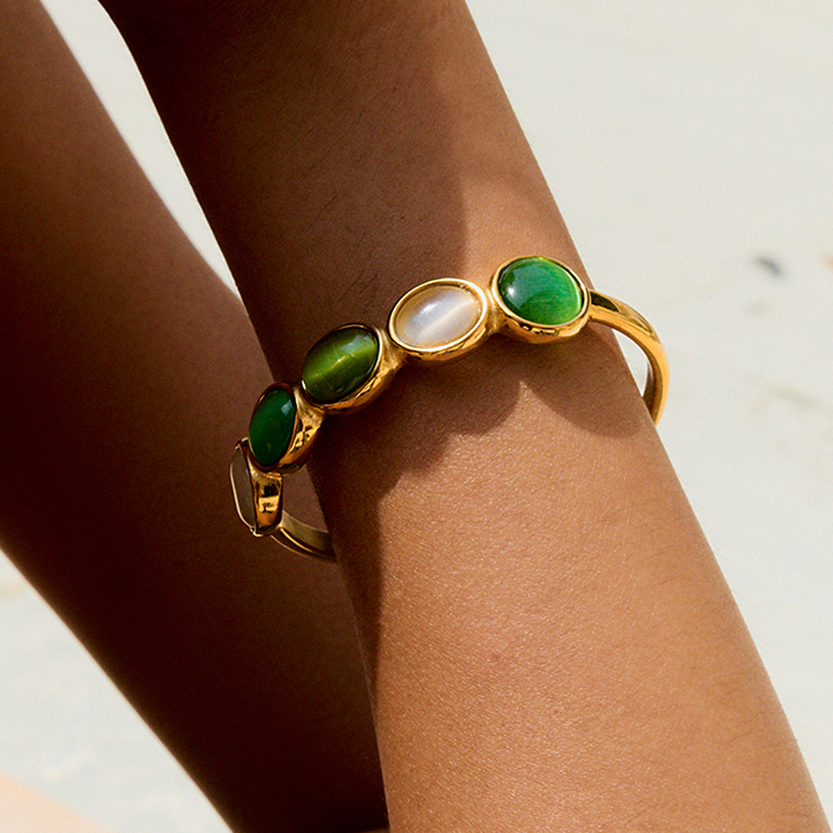 Jeding Pulsera de ópalo de acero inoxidable europeo y americano Pulsera abierta femenina que no se desvanece, estilo explosivo transfronterizo, joyería de acero de titanio, sentido de alta gama