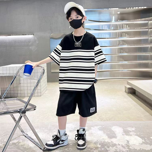 Boys' short-sleeved T-shirts, children's fashionable half-sleeved bottoming shirts, handsome sports tops for older children, 2024 summer new styles