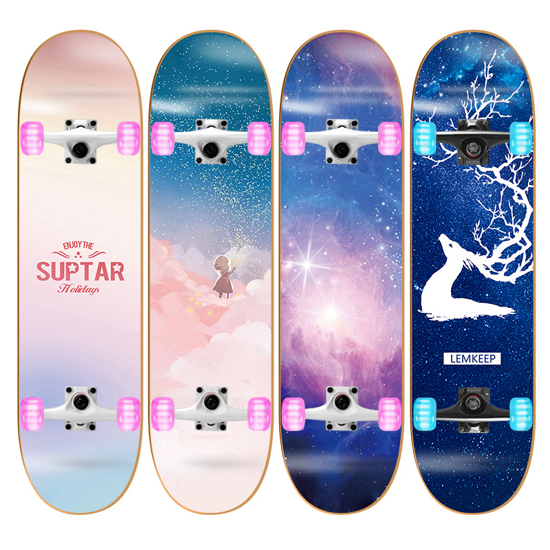 Flash Skateboards for Beginners, Double Kickboards for Children, Boys and Girls, Entry-Level Maple Four-Wheel Skateboards, Manufacturer Direct Shipping