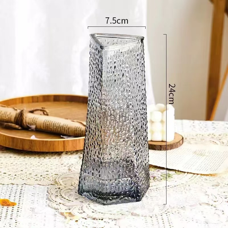 회색 삼각형