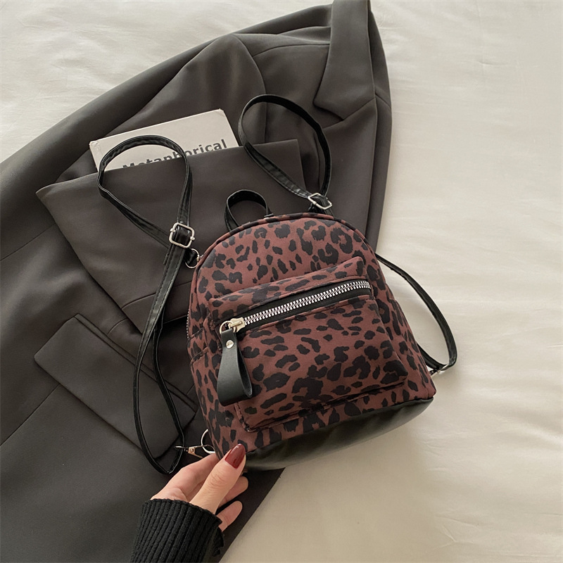 2024 nuevo estilo coreano de moda leopardo mochila de mano europea y americana retro bolso de hombro de mujer mini mochila