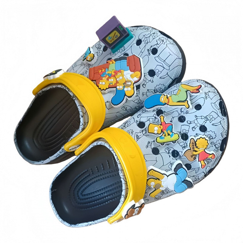 2025 verano zapatos de playa de dibujos animados Simpson un agujero de marca conjunta zapatos antideslizantes al por mayor tarjetas de hogar resistentes image 3