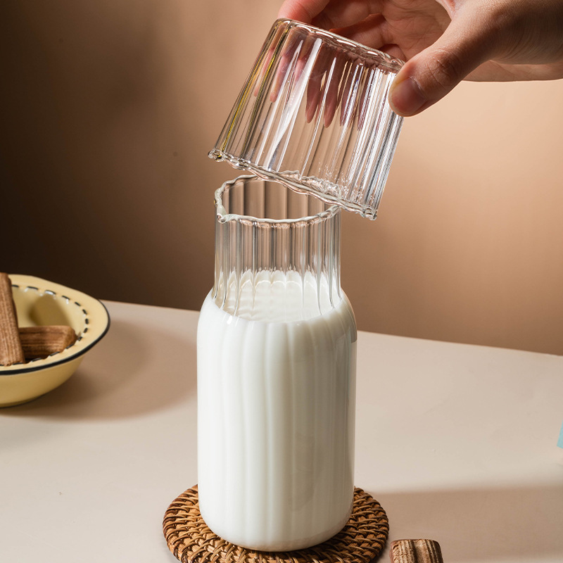 Botella de jugo doméstica de pequeña capacidad con tapa de vidrio vertical, una olla de agua fría, una olla de agua fría para beber