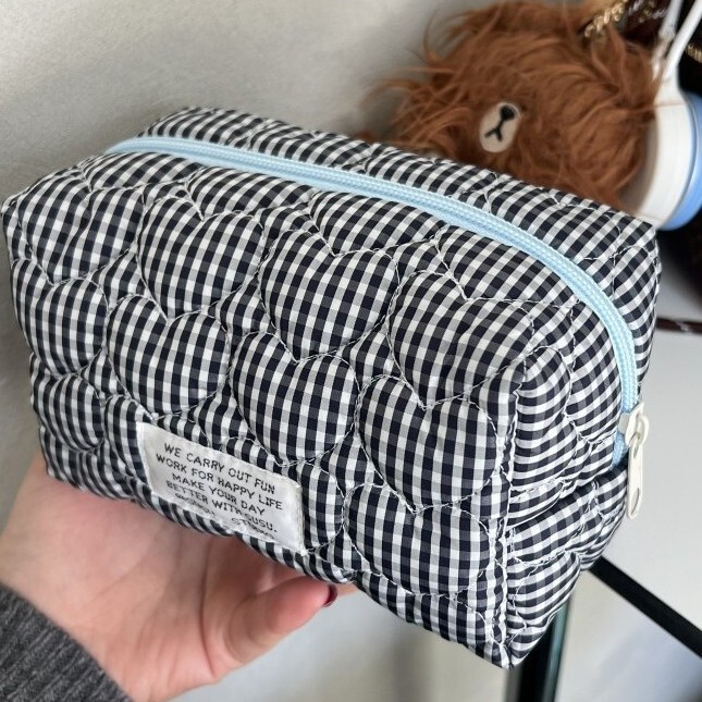 Korean Ins-Style Zipper Bag for Cosmetics Storage, Travel Bag, Portable Large-Capacity Quilted Heart Black Plaid