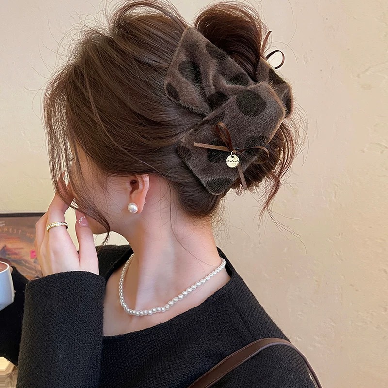 23 # Dark brown polka dot velvet bow round pendant triangle about 13cm