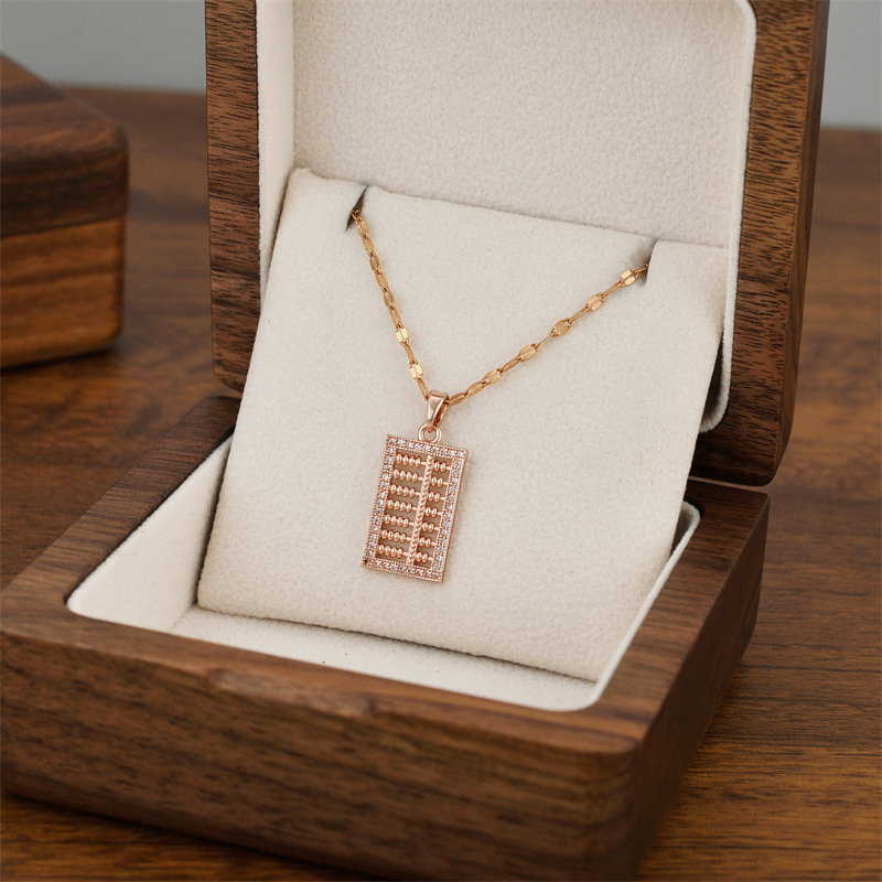 Collar de acero de titanio para mujeres simple y versátil estilo ligero de lujo nicho diseño de alta calidad no decoloración joyería de cadena de clavícula al por mayor