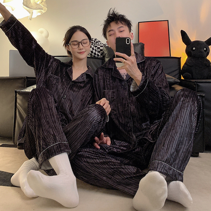 Pareja de pijamas de primavera y otoño de terciopelo dorado de manga larga para hombres y mujeres Panda de alto sentido 2023 nuevo invierno homewear