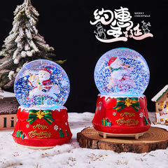 新型サンタクロース雪水晶球オルゴール発光オルゴールは子供の友達にクリスマスプレゼントをプレゼントします。