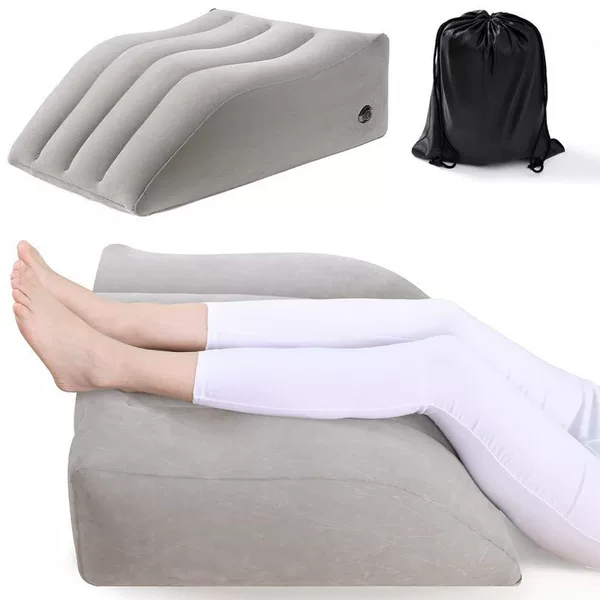 Triangular Inflatable Travel Leg Pillow for Fractures, Flocked Leg Pad for Outdoor Wedge Shape, Knee Relaxation and Fatigue Relief
