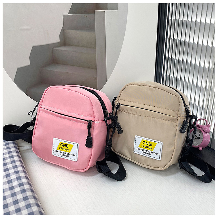 Women's Small Spring&summer Nylon Streetwear Shoulder Bag display picture 4