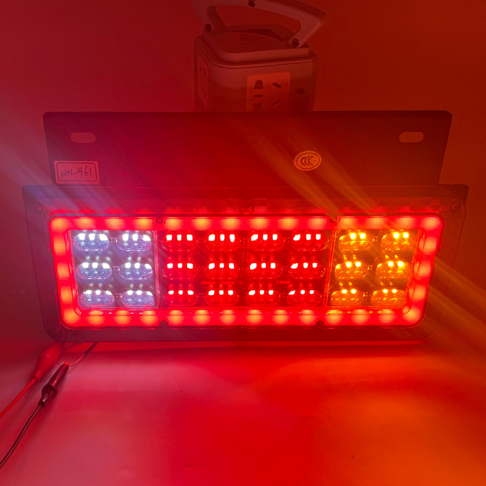 Remolque LED luz trasera coche eléctrico LED luz trasera camión Placa de hierro placa trasera Placa de hierro luz trasera