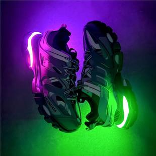 OK����Track3���ϵ�ЬLED���߲ʰl���װٴ��\�����e��ŮЬ