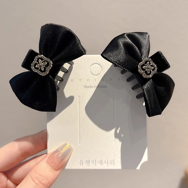 Flores y arcos negros 1 par.