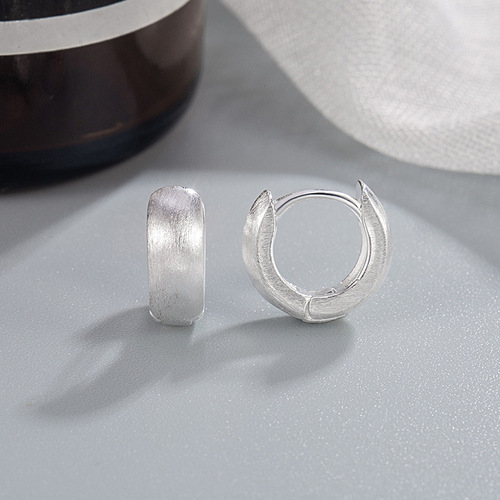 Brushed frosted earrings for women, pierced ears for sleeping, no need to pick them off, niche design, cold style earrings, new hot style