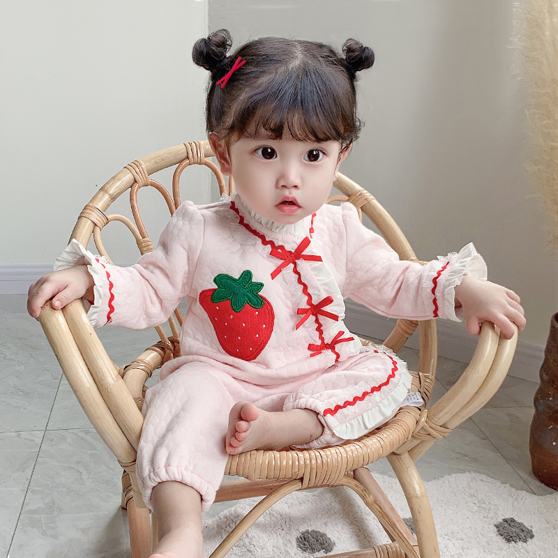 idea童裝春秋季2023新嬰幼兒草莓刺繡連體衣長袖甜美爬服哈衣冬97